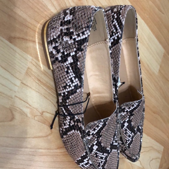 Express point toe shoes size 6.5 - Picture 2 of 3